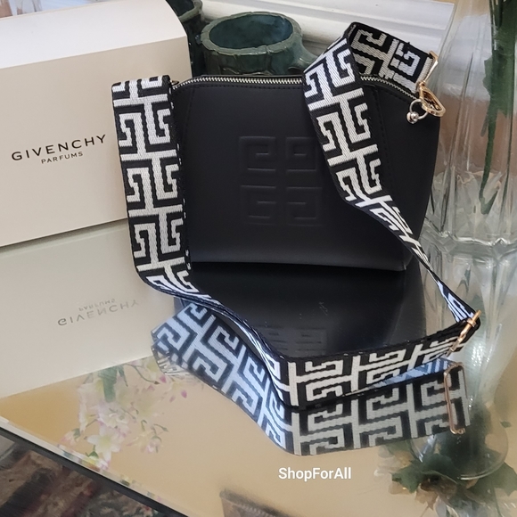 Givenchy pouch - Picture 10 of 14